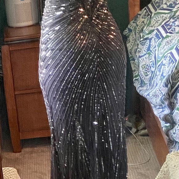 Aidan Mattox size 4 sequin beaded gown - Picture 6 of 8